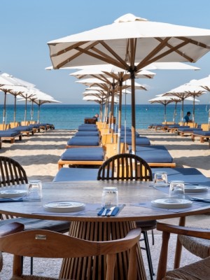 Γάμος στο Dot Beach Vibes - το απόλυτο wedding spot πάνω στη θάλασσα της Αθηναϊκής Ριβιέρας..