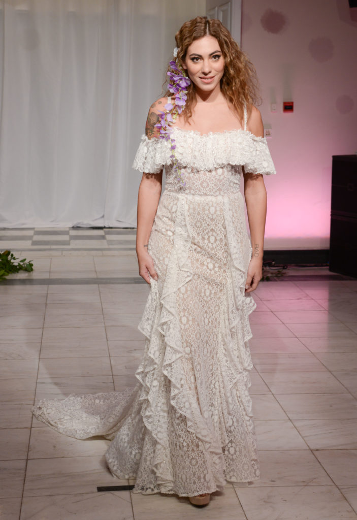Kατέπληξαν τα νυφικά Stalo Theodorou στην επίδειξή της στη Bridal Fashion Week