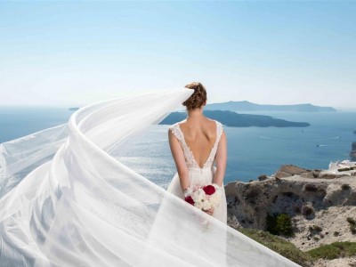Γάμος στη Σαγηνευτική Σαντορίνη- είναι αδύνατον να μην μαγευτείς από τον πιο διάσημο γαμήλιο προορισμό