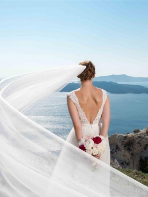 Γάμος στη Σαγηνευτική Σαντορίνη- είναι αδύνατον να μην μαγευτείς από τον πιο διάσημο γαμήλιο προορισμό