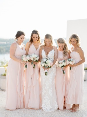 Marta & Jordan: Minimalistic elegance in this captivating wedding in Chania!