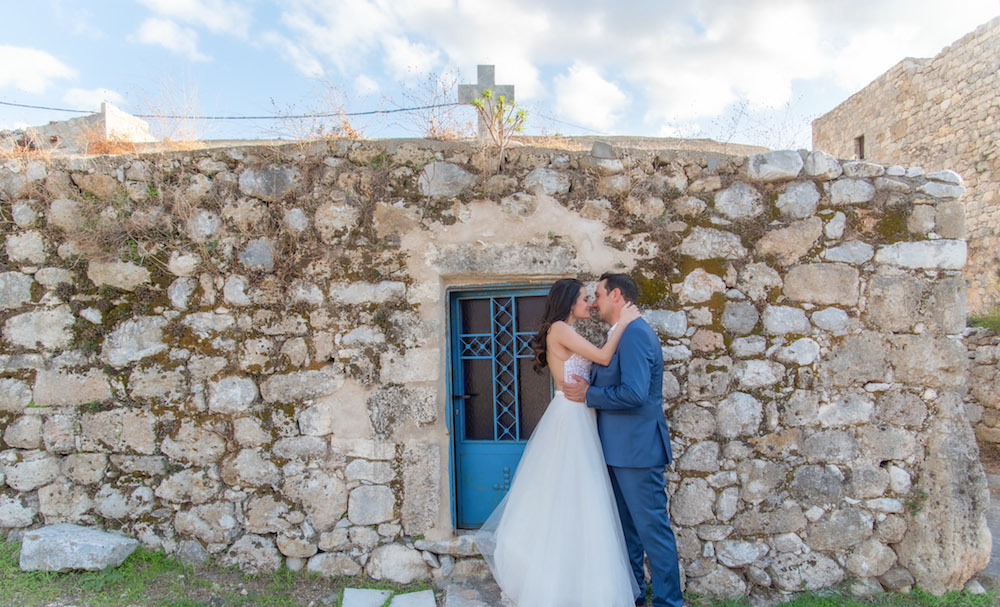 Κυριακή & Βασίλης: Ρομαντικός Μανιάτικος γάμος στον Πύργο Διρού