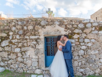 Κυριακή & Βασίλης: Ρομαντικός Μανιάτικος γάμος στον Πύργο Διρού