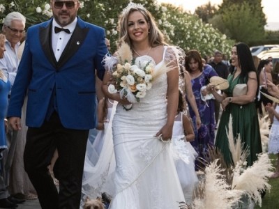 Καρολίνα & Γιάννης: Ρομαντικός boho γάμος σε σομόν αποχρώσεις