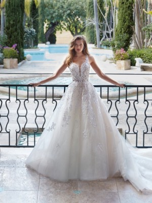 H νέα συλλoγή νυφικών Demetrios 2023, απογειώνει κάθε bridal εμφάνιση με τα iconic σχέδιά της!