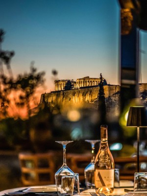 Skyfall Restaurant Bar- Ζήστε την ευτυχία, κάτω από τον έναστρο Αθηναϊκό ουρανό και μοναδική θέα στην Ακρόπολη