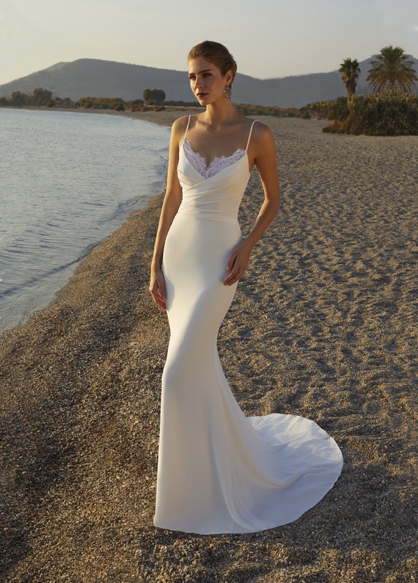 Less is more by Demetrios Bridal: 4+1 νυφικά για την νύφη που ξέρει πως να δείχνει ακαταμάχητη χωρίς υπερβολές