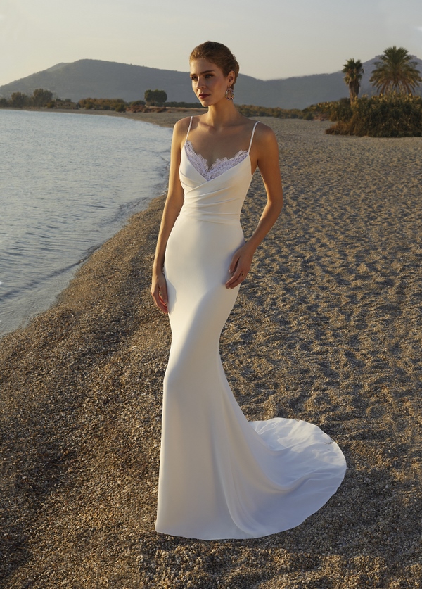 Less is more by Demetrios Bridal: 4+1 νυφικά για την νύφη που ξέρει πως να δείχνει ακαταμάχητη χωρίς υπερβολές