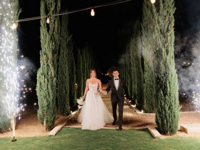 Ιωάννα & Αλέξανδρος: Γάμος με μίνιμαλ κομψότητα και ζωηρή ενέργεια στα πανέμορφα Χανιά