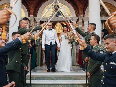 Δήμητρα & Λευτέρης: Εντυπωσιακός στρατιωτικός γάμος στη γοητευτικά διαχρονική Ξάνθη
