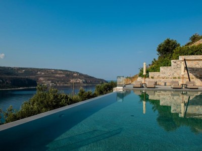 Ειδυλλιακός γάμος στο Manifest Boutique Hotel: Γεύσεις και αρώματα Μάνης, με θέα τα γαλάζια νερά του Οιτύλου