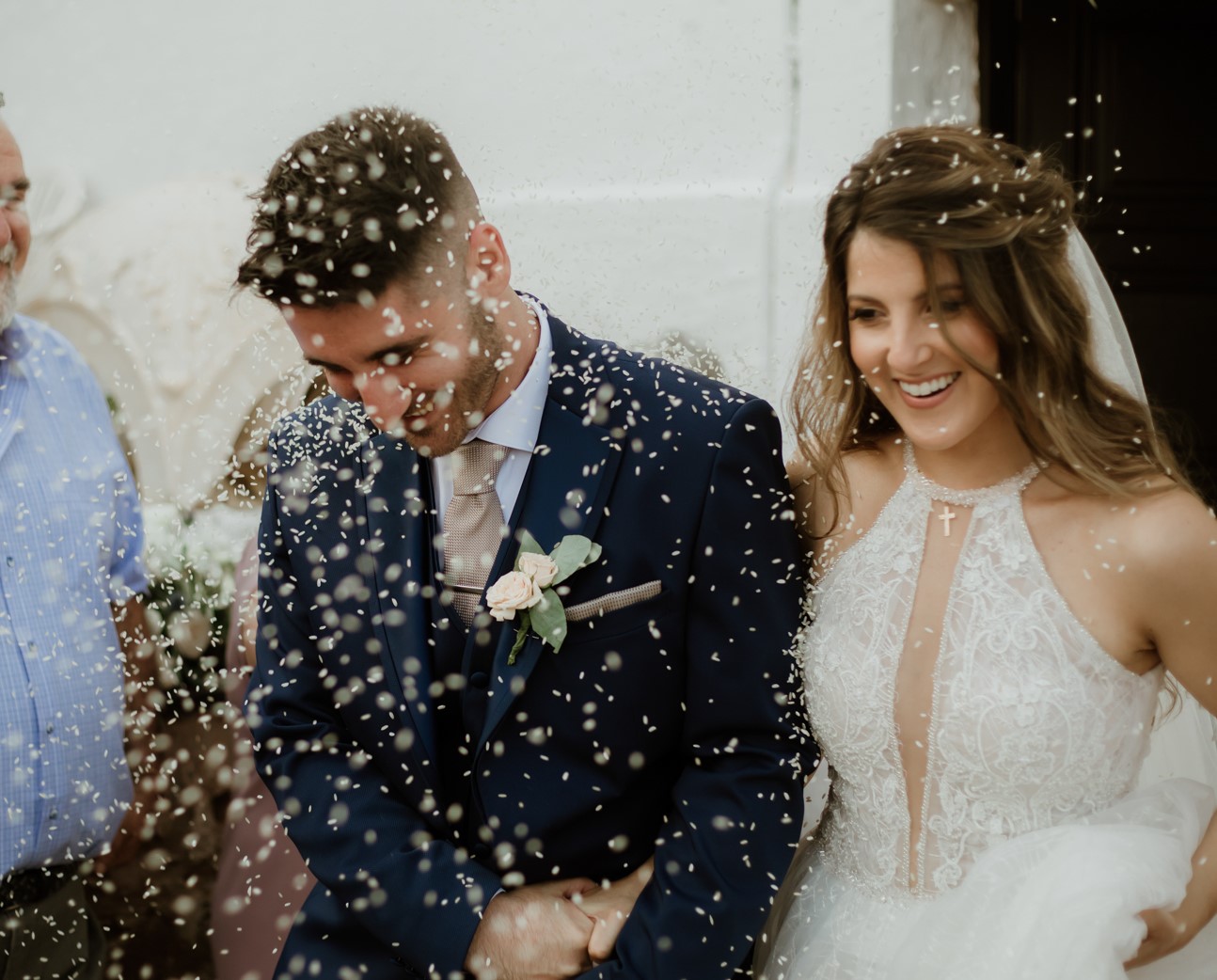 Xριστίνα & Νίκος: Καλοκαιρινός γάμος στο Κτήμα Πέτρα με φόντο τη μεσαιωνική Μονεμβασιά