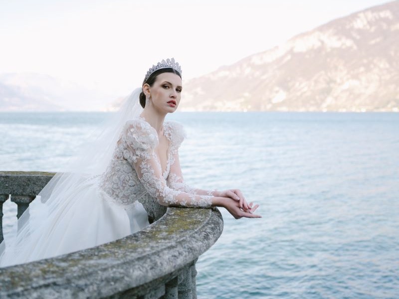Η νέα Demetrios bridal collection ταξιδεύει στη Λίμνη Κόμο για να εμπνεύσει κάθε σύγχρονη νύφη