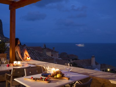 Moni Emvasis Luxury Suites: Ευ ζην, μοναδική φιλοξενία και έναν αξεπέραστο γάμο σε έναν μικρό παράδεισο στη Μονεμβασιά