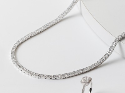 Trabakopoulos Jewelry: Ανακαλύψτε statement μονόπετρα και glamorous βέρες που κλέβουν την παράσταση!