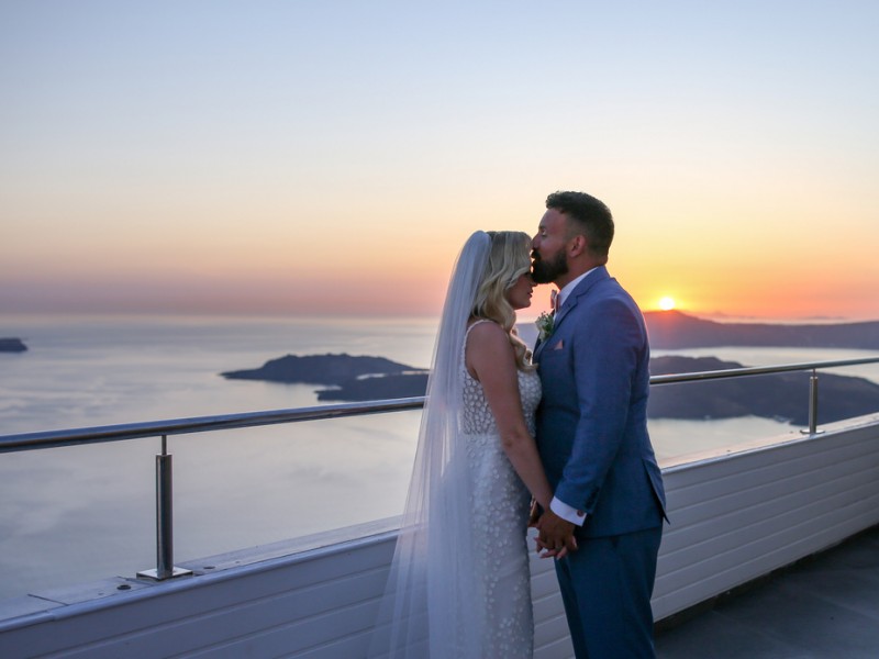 Hollie & Ismail: Ρομαντικός γάμος στο Santo Wines