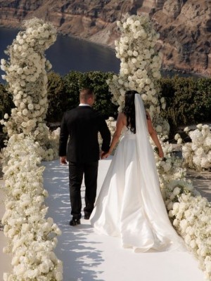 Katrina & Alex: Ονειρεμένη Συγχορδία Αγάπης στο Venetsanos Winery στην Σαντορίνη