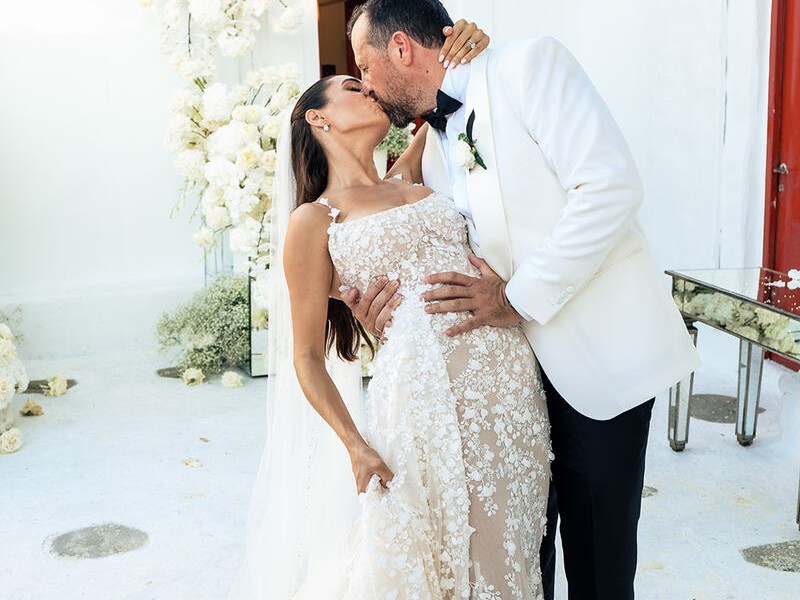 Νατάσα & Νίκος: Ο εκλεπτυσμένος γάμος με Black & White Elegance στο νησί των ανέμων