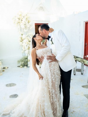 Νατάσα & Νίκος: Ο εκλεπτυσμένος γάμος με Black & White Elegance στο νησί των ανέμων