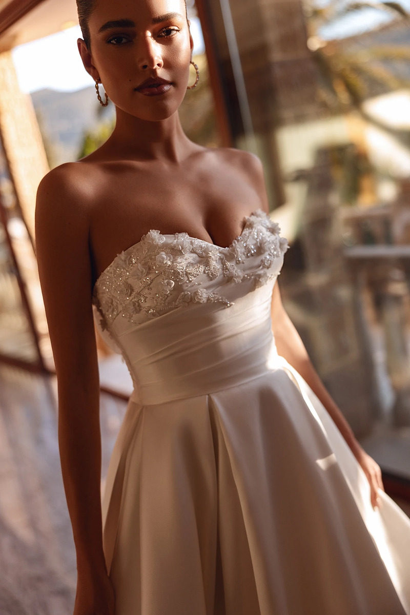 Ακαταμάχητη η νέα νυφική συλλογή Demetrios COSMOBELLA Collection 2026