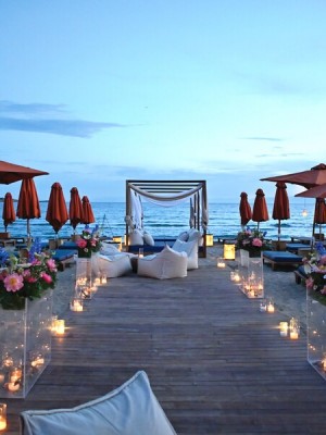 Γάμος στο Dot Beach Vibes: Hot παραθαλάσσιο σκηνικό σε μία από τις πιο εμβληματικές παραλίες της Αθηναϊκής Ριβιέρας