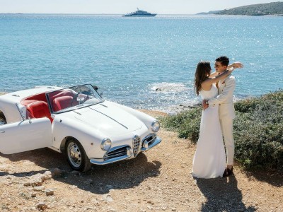 Gold Wedding Cars – Vintage γραμμές, timeless glamour