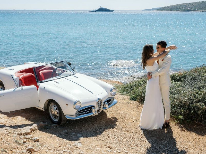 Gold Wedding Cars – Vintage γραμμές, timeless glamour