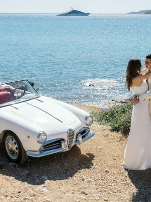 Gold Wedding Cars – Vintage γραμμές, timeless glamour