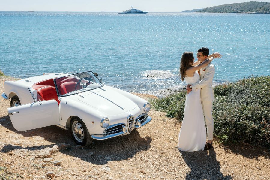Gold Wedding Cars – Vintage γραμμές, timeless glamour