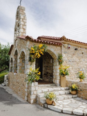 Η βάπτιση της Εβελίνας- Μια δροσερή, ανοιξιάτικη δημιουργία με την υπογραφή Noufaro Flowers