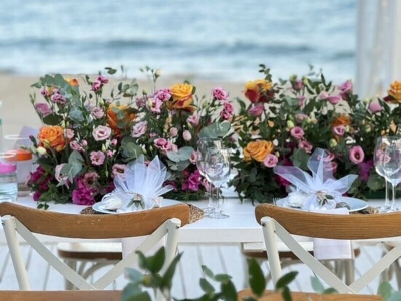 Γαλάζια Ακτή στο Σχοινιά– Ένας “island destination” γάμος δίπλα στο κύμα