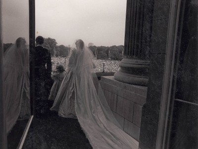 Στη δημοσιότητα άγνωστες φωτογραφίες από το γάμο Νταϊάνας-Κάρολου