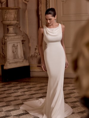 Νυφικά σε ίσια γραμμή: διαχρονικά και υπέροχα