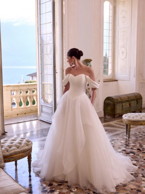 Νυφικά A Line: η γραμμή που επιλέγουν οι περισσότερες νύφες