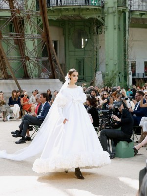 Εβδομάδα μόδας Paris Couture. Δες τα νυφικά που θα συζητηθούν την επόμενη σεζόν!