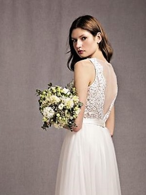 Nυφικα LOLA BRIDAL -  Η Αναστασία Γιαλαμά σχεδιάζει υπέροχα μίνιμαλ, νυφικά με  έμπνευση  την σύγχρονη και  δυναμική γυναίκα