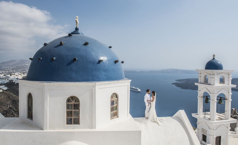 Ένας ειδυλλιακός γάμος στη Σαντορίνη με τη ματιά του destination photographer Aναστάσιο Αγγέλου