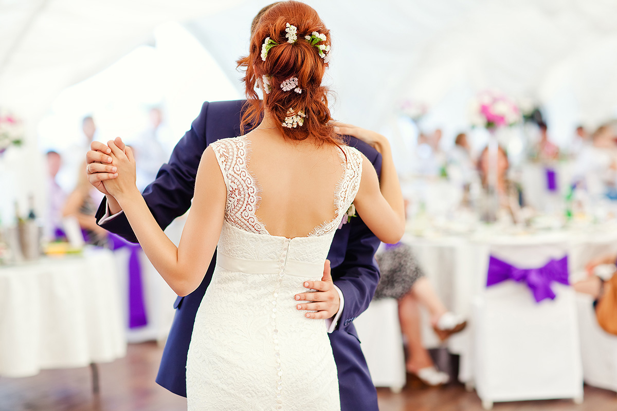 DEKALOGOS COUPLE DANCING