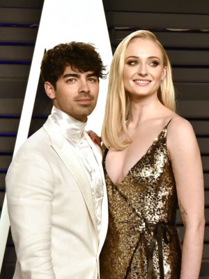 Ο Joe Jonas και η Sophie Turner παντρεύτηκαν!