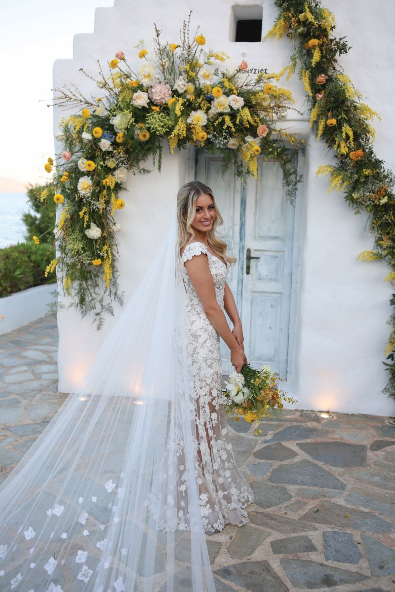 TTIW 21 BRIDE ALONE WITH BOUQUET VERT