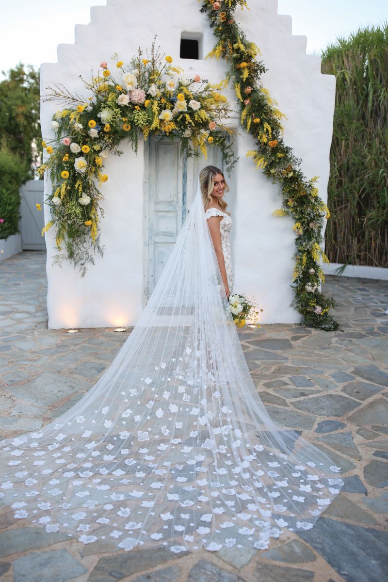 TTIW 22 BRIDE WITH VEIL VER