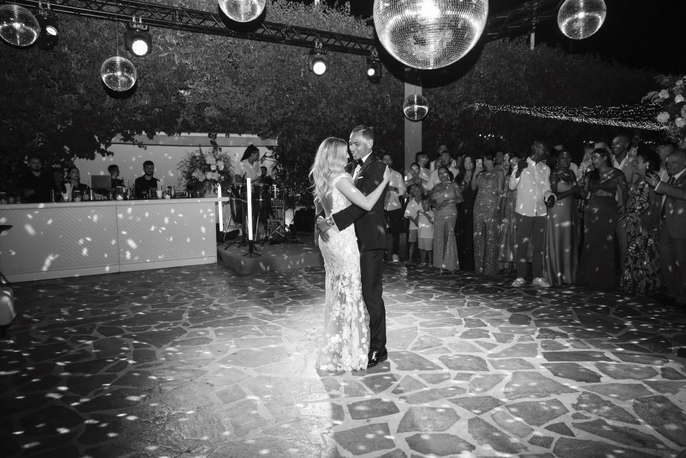 TTIW 39 COUPLE DANCING SLOW