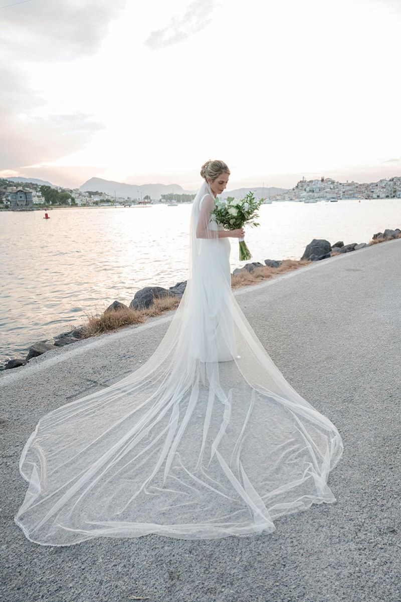 02 BRIDE WITH BOUQUET