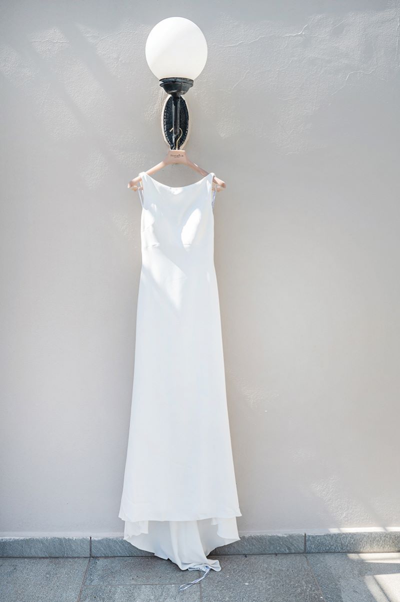 08 BRIDAL DRESS HANGING