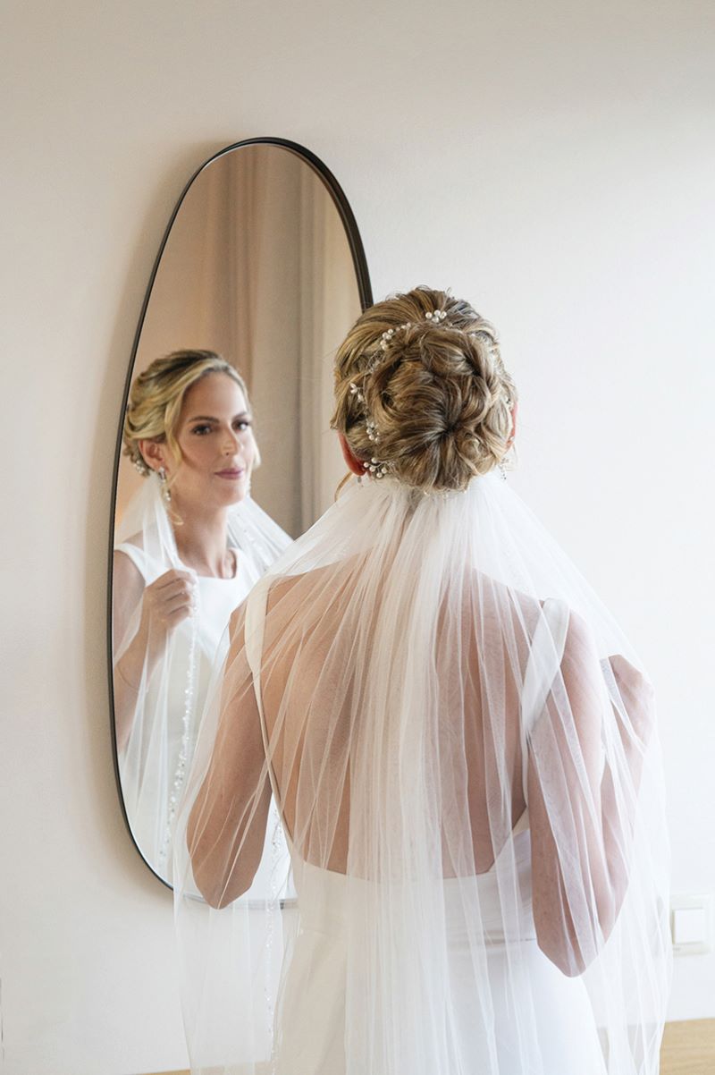 11 BRIDE READY WITH VEIL