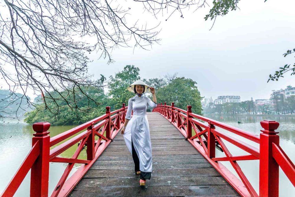 HOAN KIEM LAKE BRIDGE 1000