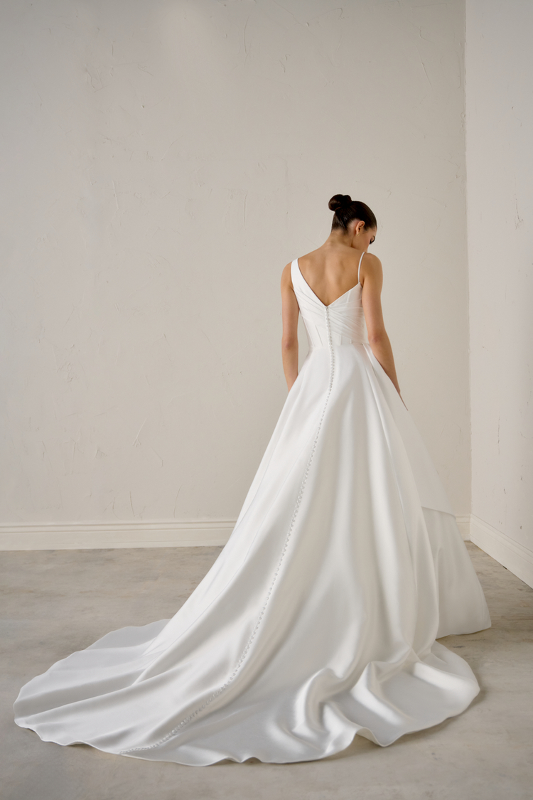 99358 Sabine FB Justin Alexander Signature 0828