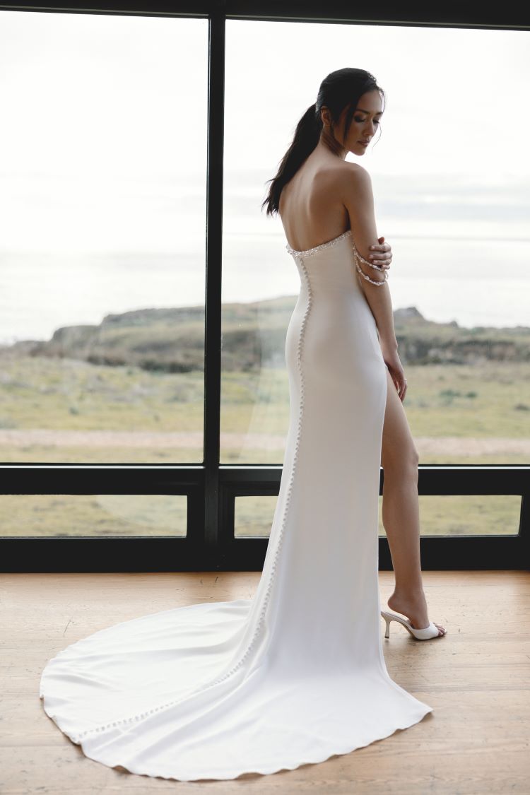 NIXIE 04 75011405 Nixie FB Adore Justin Alexander 2