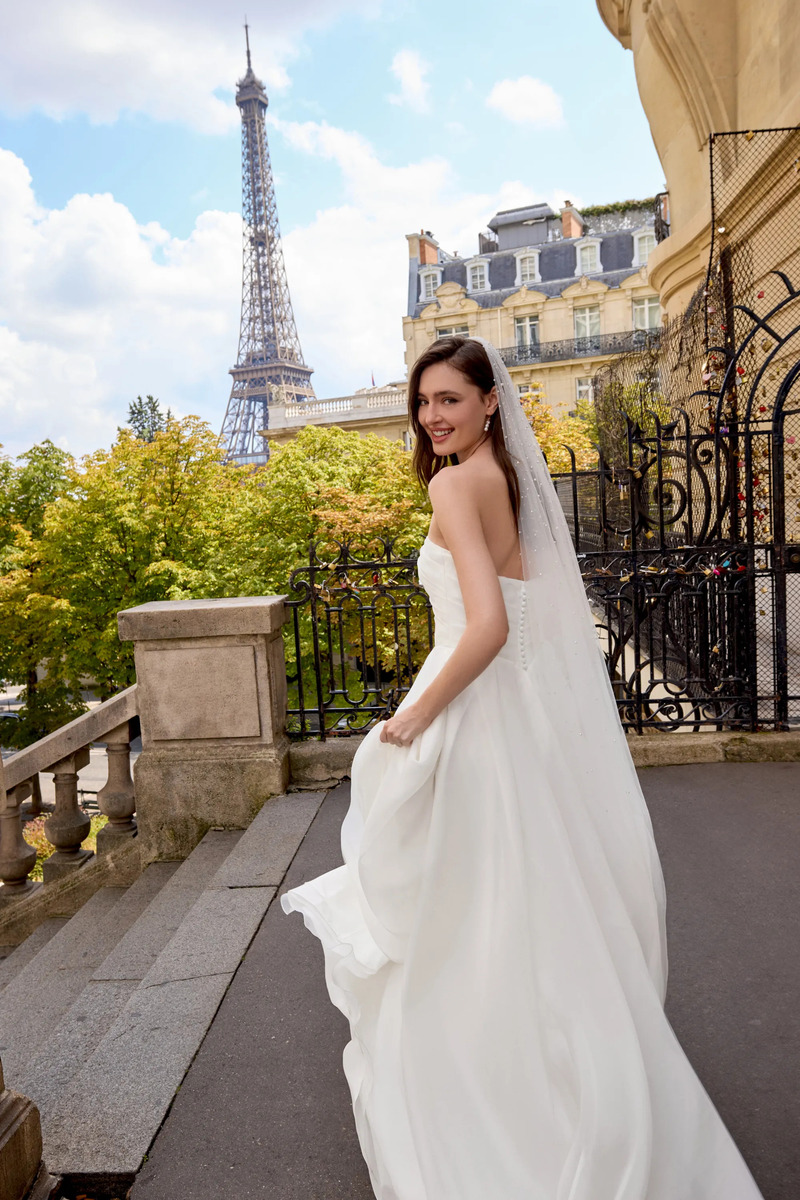 11431 Chloe X FB Adore Justin Alexander