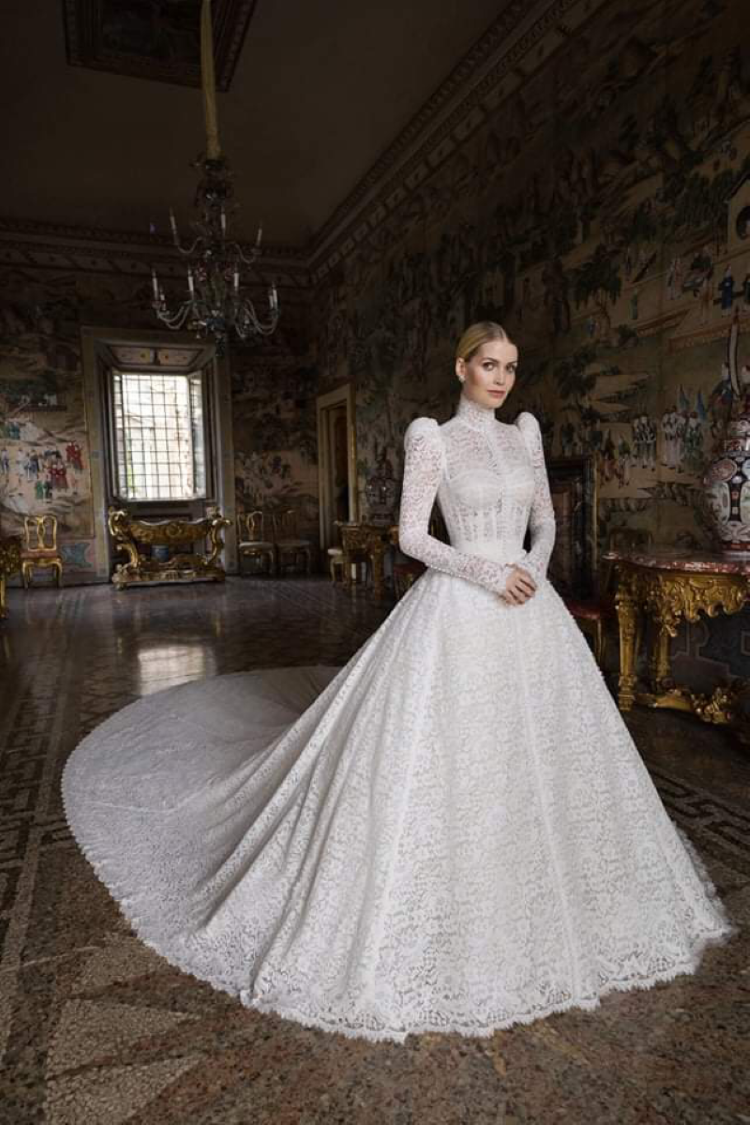 LADY KITTY SPENCER 750 FRONT VIEW IN PALAZZO